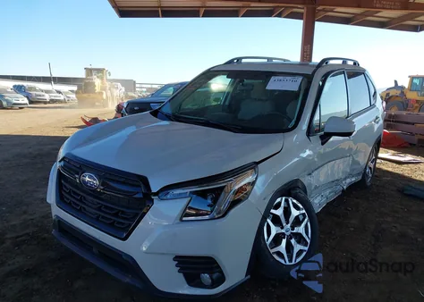 2023 Subaru Forester Premium z USA, uszkodzony, nr VIN JF2SKAECXPH443846